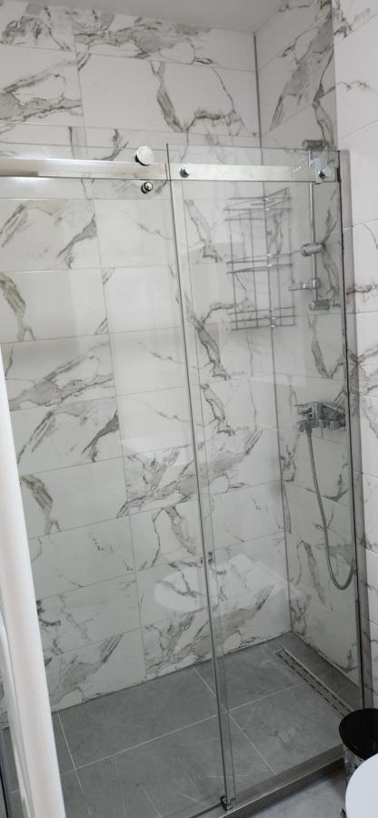 סראייבו Brand New Two Bedroom And One Living Room Apartment In A Great Location! מראה חיצוני תמונה